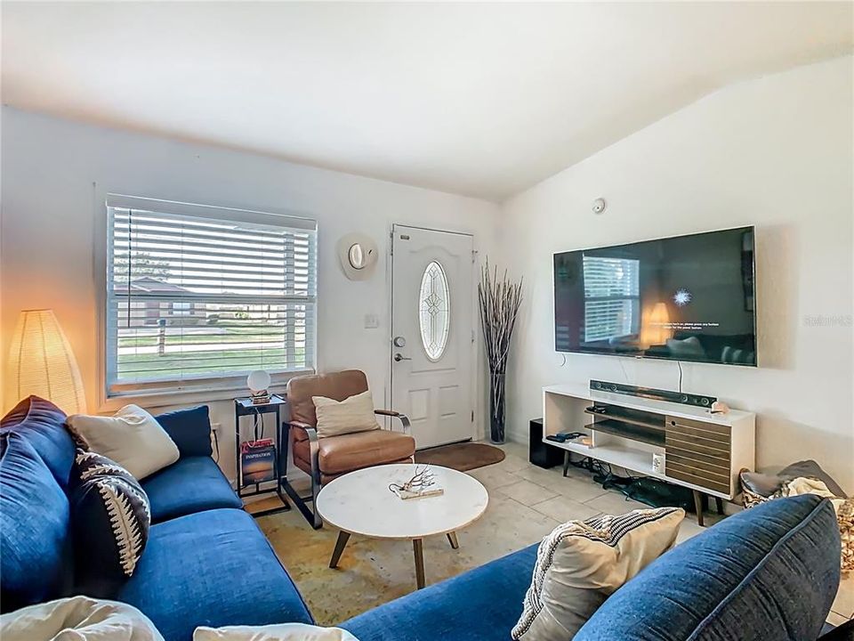 For Rent: $2,150 (4 beds, 2 baths, 1079 Square Feet)
