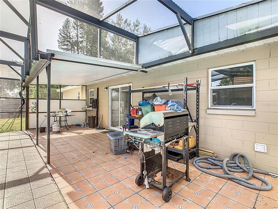 For Rent: $2,150 (4 beds, 2 baths, 1079 Square Feet)