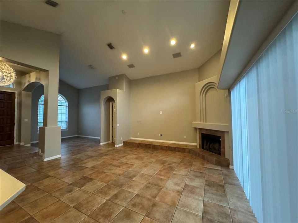 For Rent: $3,700 (4 beds, 3 baths, 2877 Square Feet)