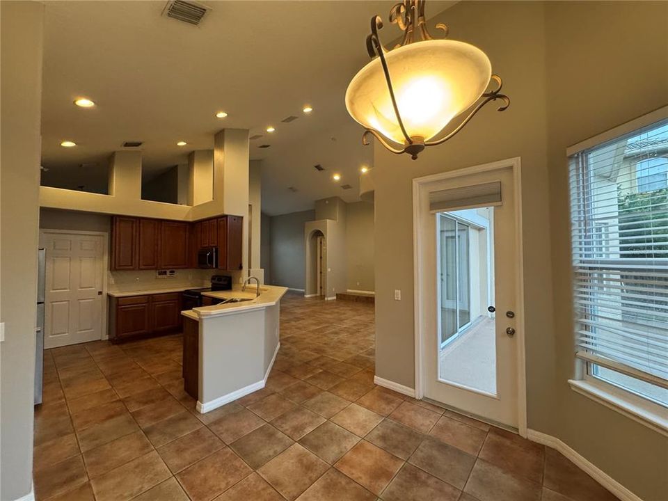 For Rent: $3,700 (4 beds, 3 baths, 2877 Square Feet)