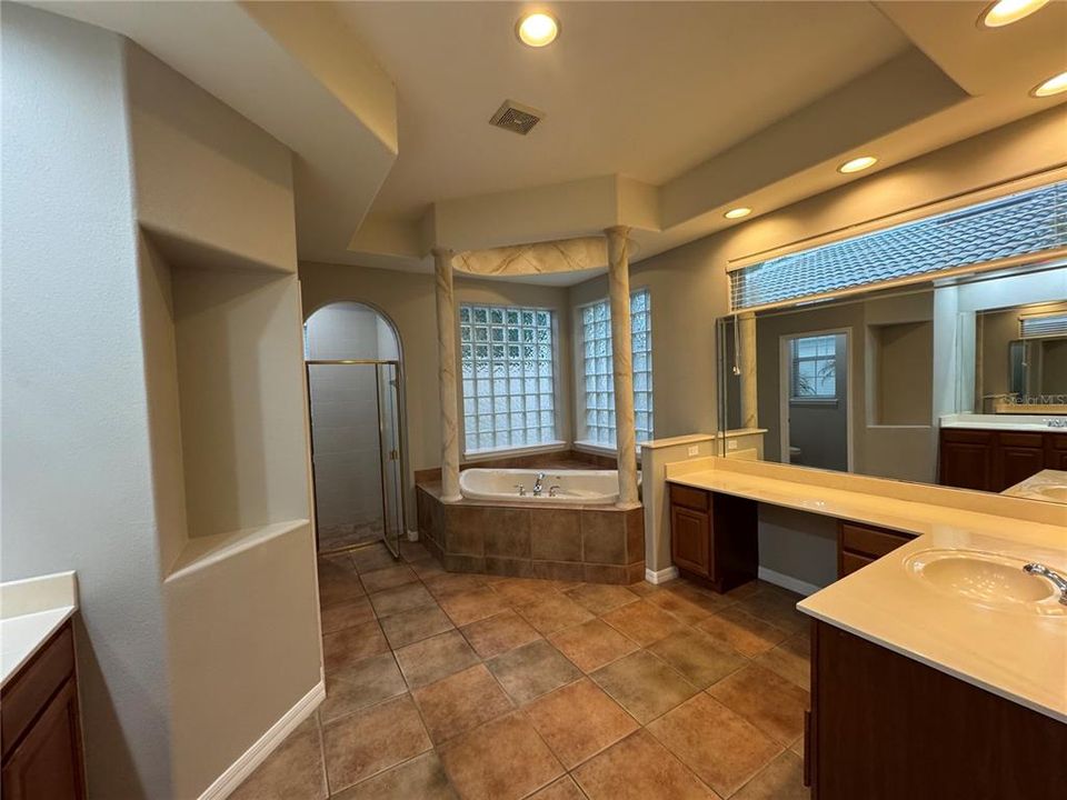 For Rent: $3,700 (4 beds, 3 baths, 2877 Square Feet)