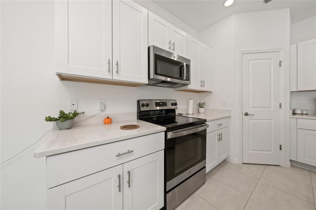 На продажу: $205,990 (3 спален, 2 ванн, 1365 Квадратных фут)