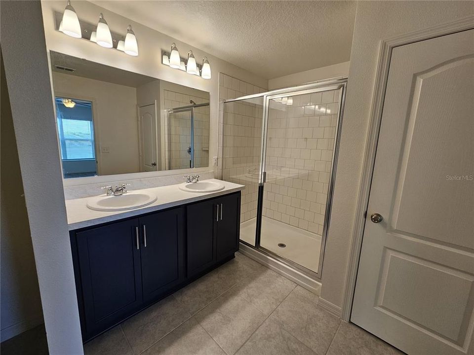 For Rent: $1,900 (4 beds, 2 baths, 1696 Square Feet)