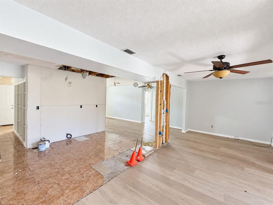 En Venta: $325,000 (2 camas, 2 baños, 1341 Pies cuadrados)