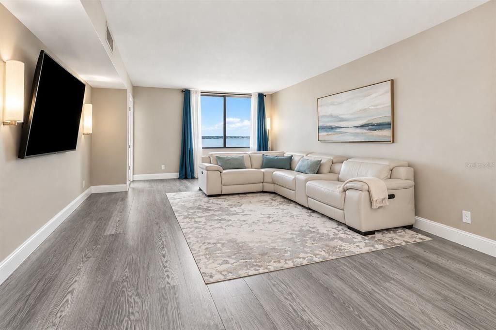 For Sale: $814,999 (2 beds, 2 baths, 1385 Square Feet)