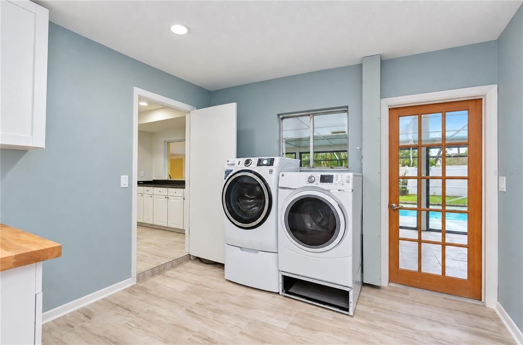 For Sale: $650,000 (5 beds, 2 baths, 2425 Square Feet)