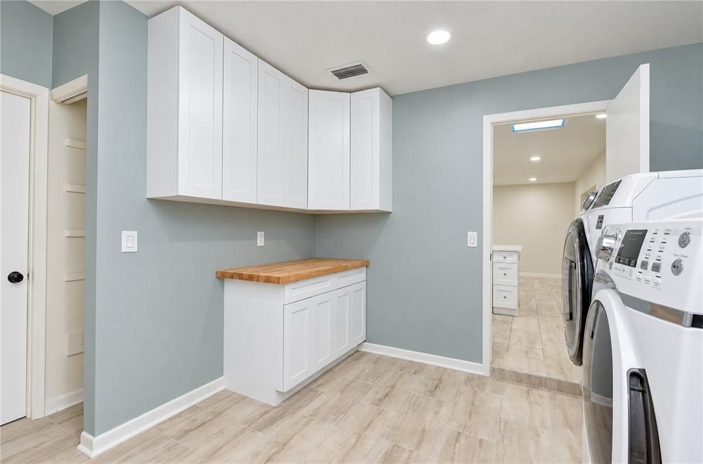 For Sale: $650,000 (5 beds, 2 baths, 2425 Square Feet)