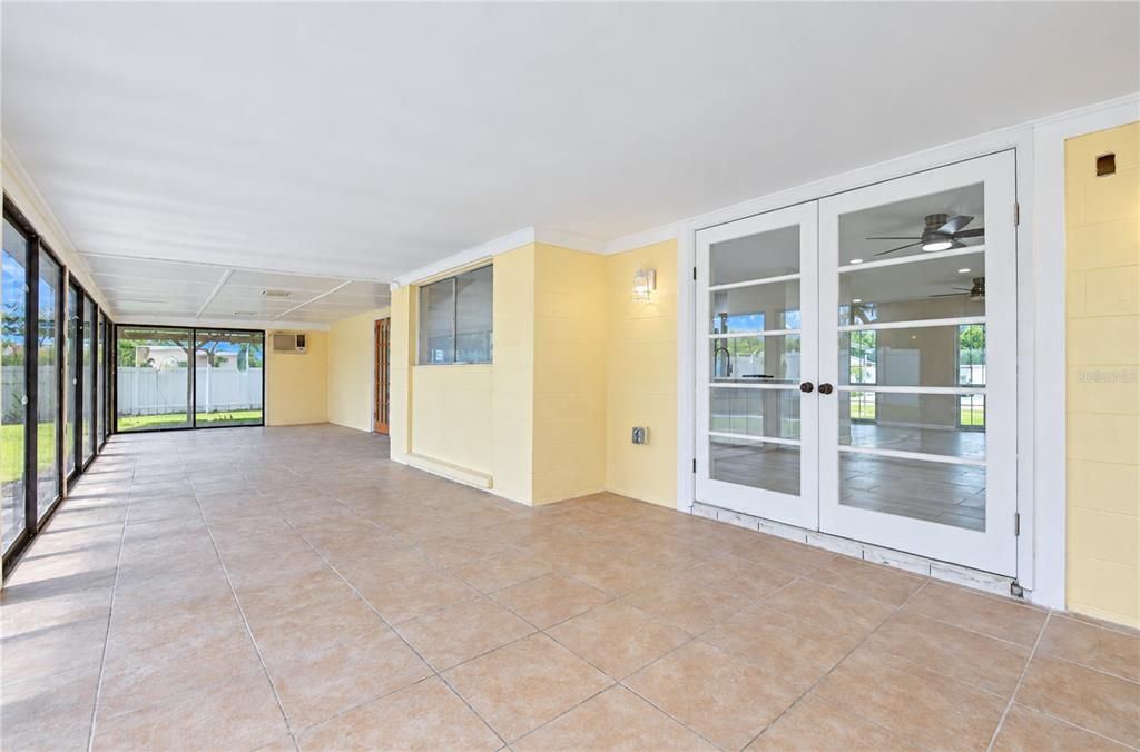 For Sale: $650,000 (5 beds, 2 baths, 2425 Square Feet)