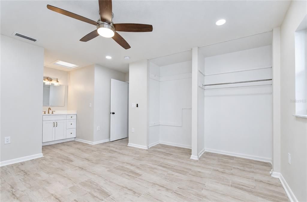 For Sale: $650,000 (5 beds, 2 baths, 2425 Square Feet)