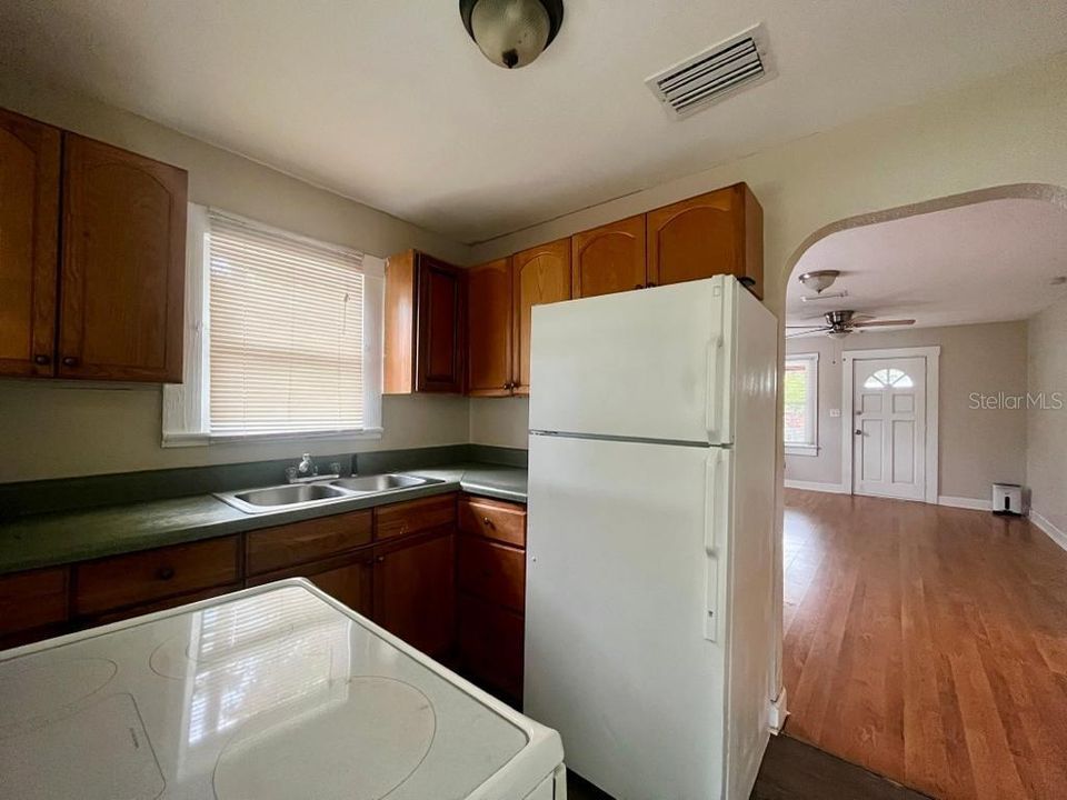 For Rent: $1,645 (2 beds, 1 baths, 672 Square Feet)