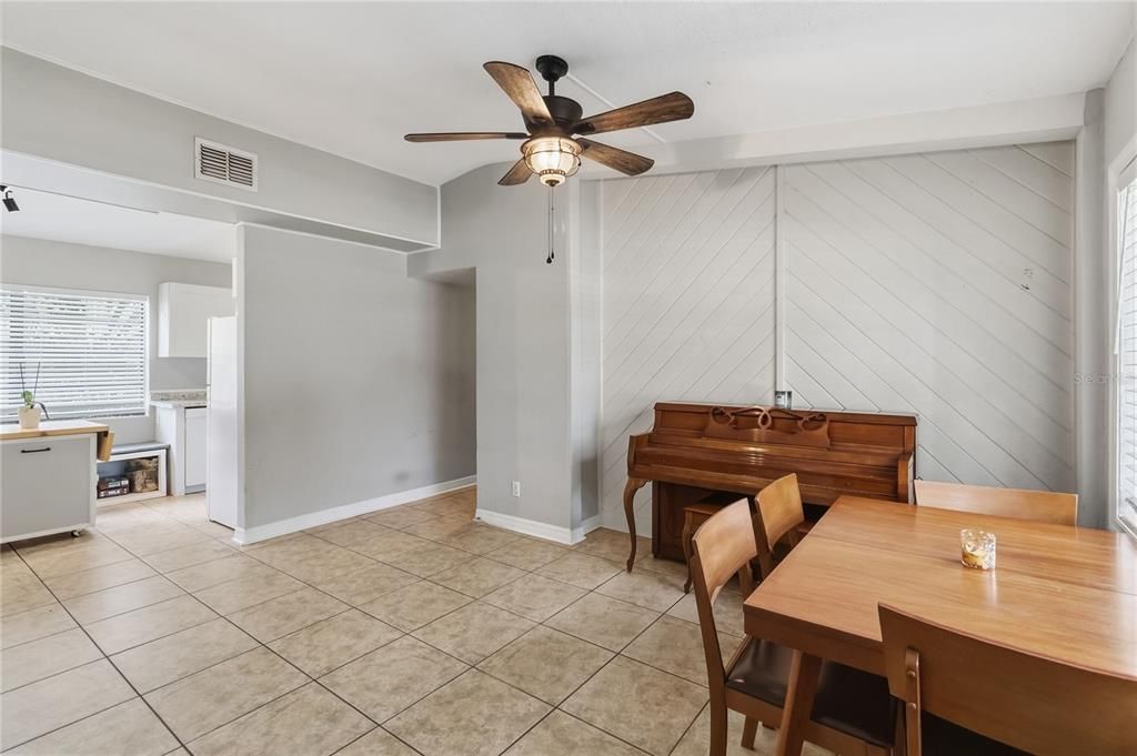 For Sale: $328,800 (3 beds, 1 baths, 1348 Square Feet)