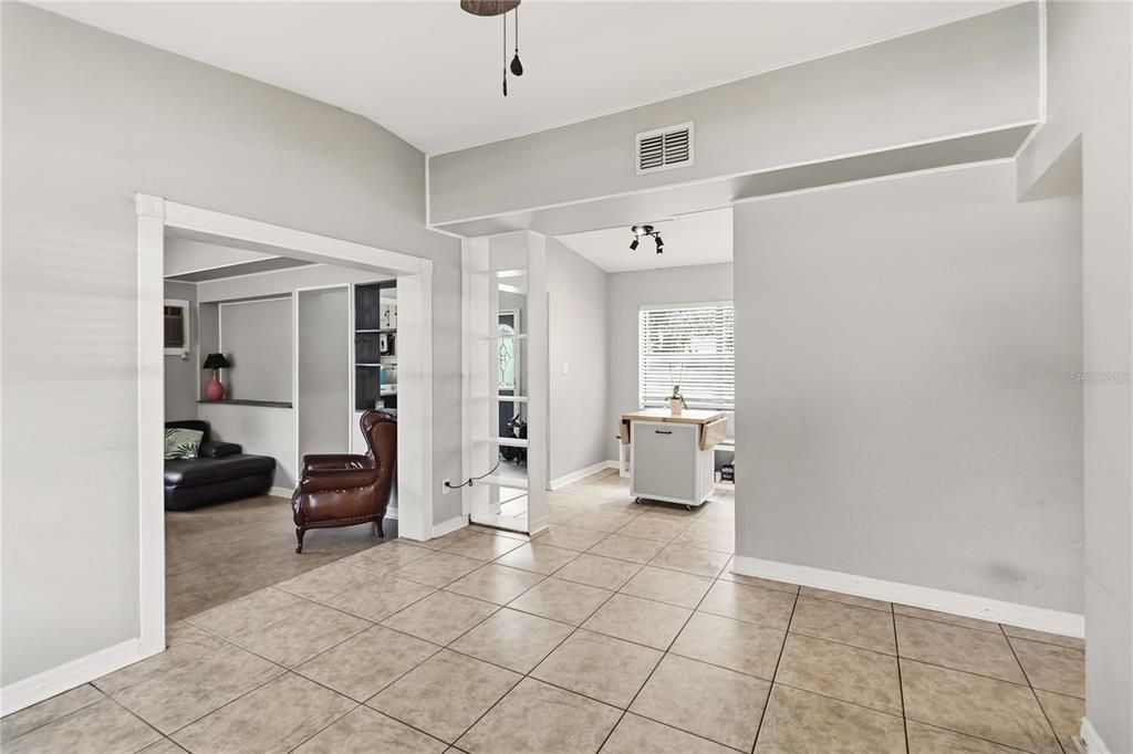 For Sale: $328,800 (3 beds, 1 baths, 1348 Square Feet)