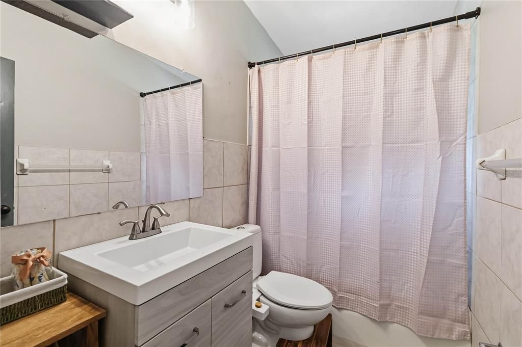 For Sale: $328,800 (3 beds, 1 baths, 1348 Square Feet)