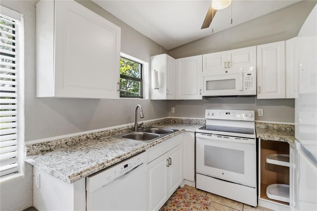 For Sale: $328,800 (3 beds, 1 baths, 1348 Square Feet)