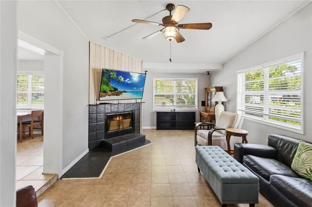 For Sale: $328,800 (3 beds, 1 baths, 1348 Square Feet)
