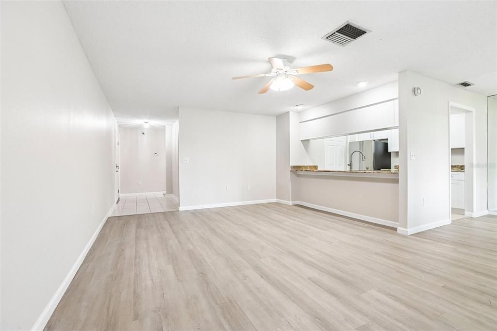 For Sale: $184,900 (2 beds, 2 baths, 1105 Square Feet)