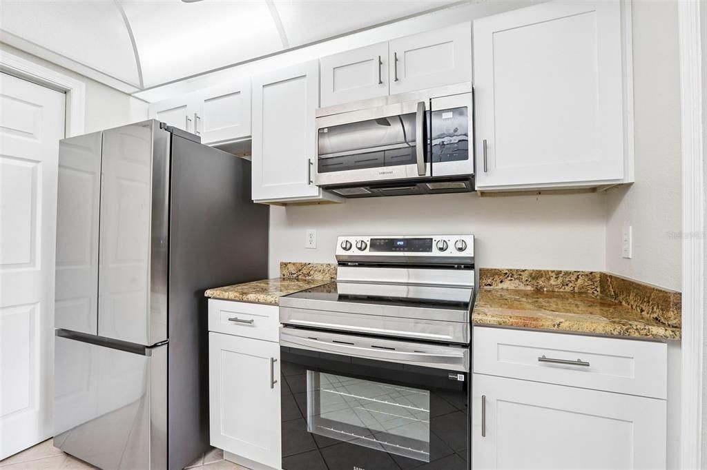 For Sale: $184,900 (2 beds, 2 baths, 1105 Square Feet)