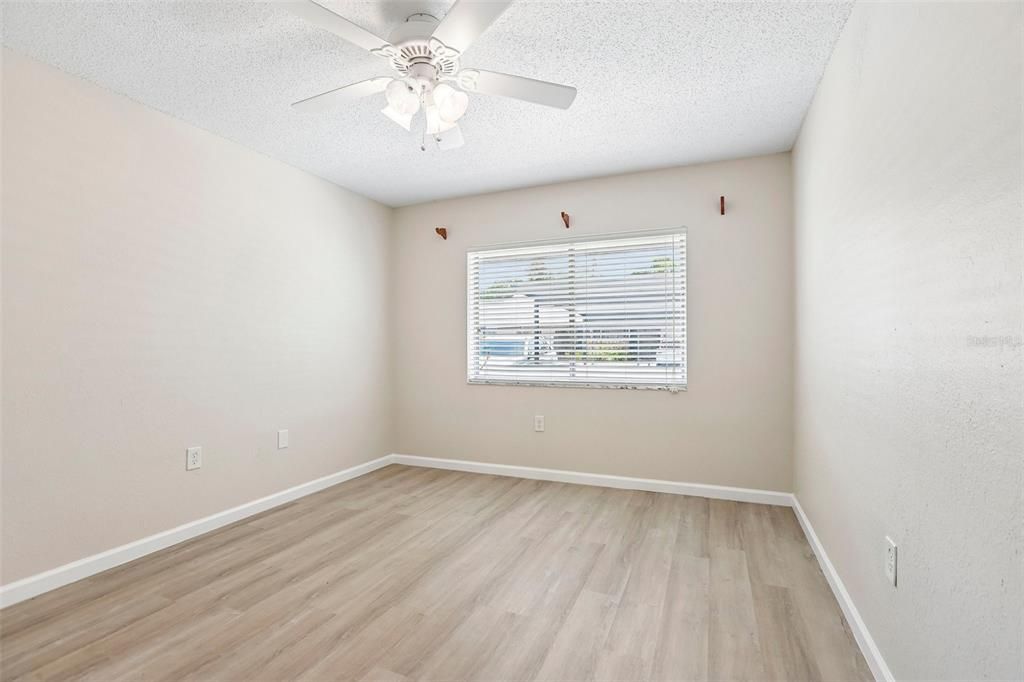 For Sale: $184,900 (2 beds, 2 baths, 1105 Square Feet)