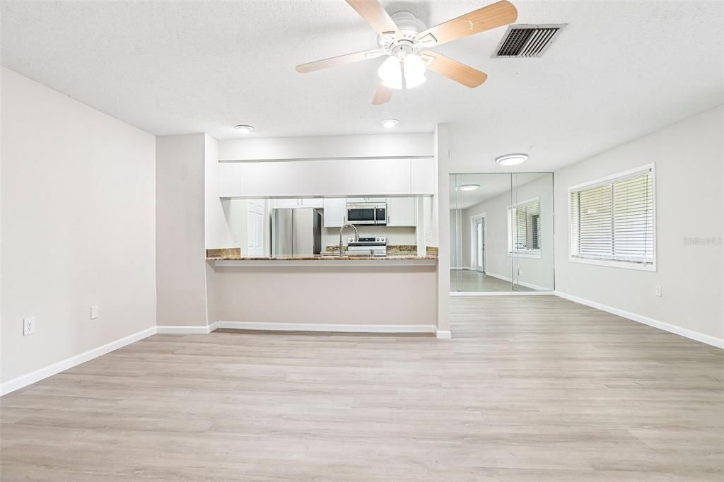 For Sale: $184,900 (2 beds, 2 baths, 1105 Square Feet)