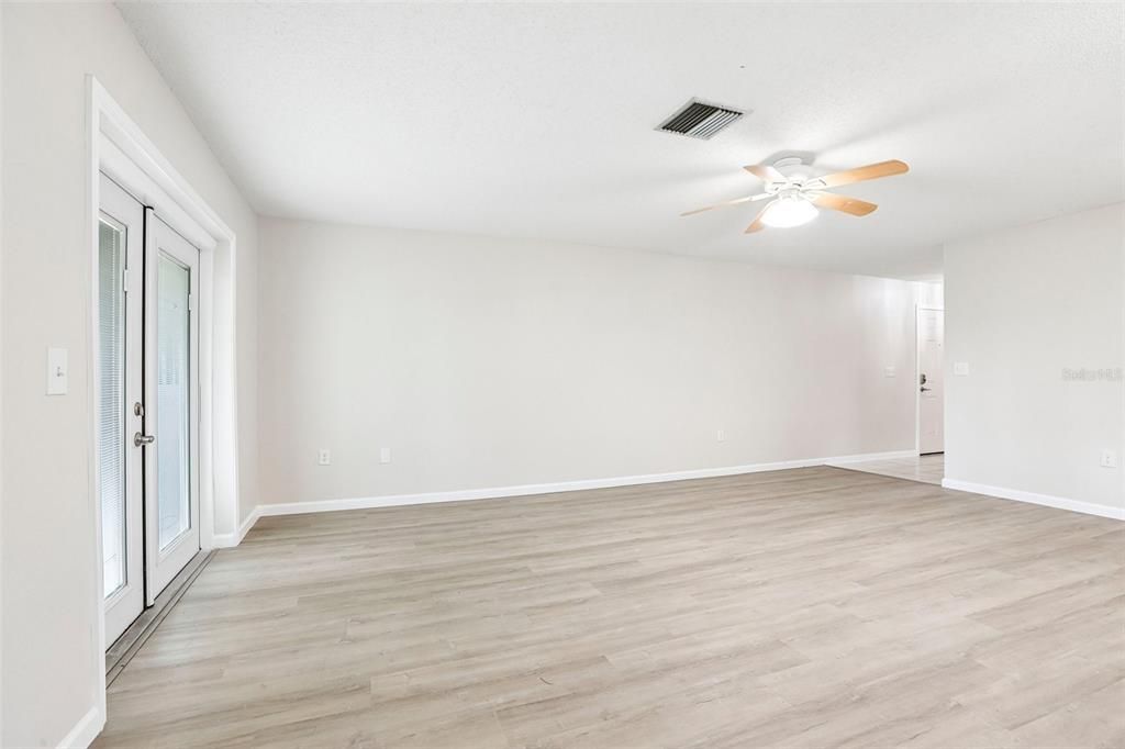 For Sale: $184,900 (2 beds, 2 baths, 1105 Square Feet)