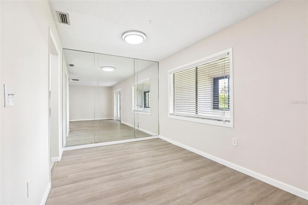 For Sale: $184,900 (2 beds, 2 baths, 1105 Square Feet)