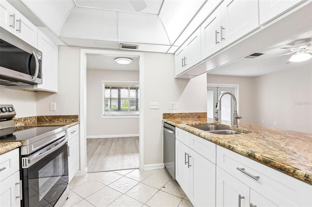 For Sale: $184,900 (2 beds, 2 baths, 1105 Square Feet)