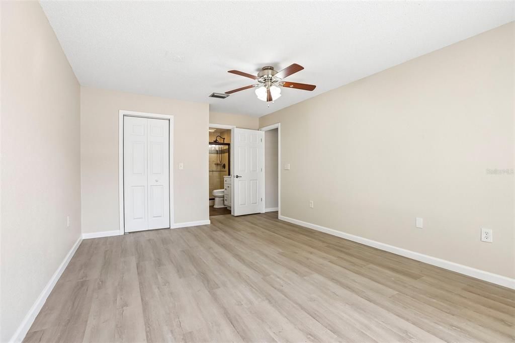 For Sale: $184,900 (2 beds, 2 baths, 1105 Square Feet)