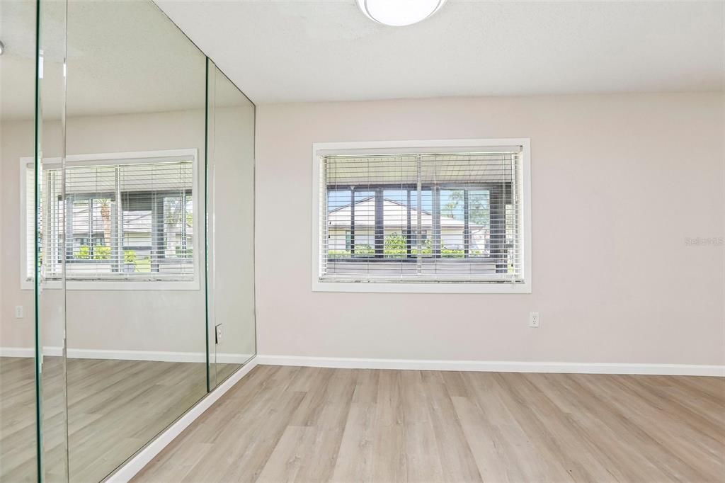For Sale: $184,900 (2 beds, 2 baths, 1105 Square Feet)