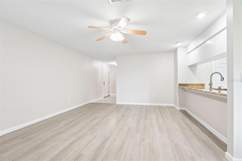 For Sale: $184,900 (2 beds, 2 baths, 1105 Square Feet)