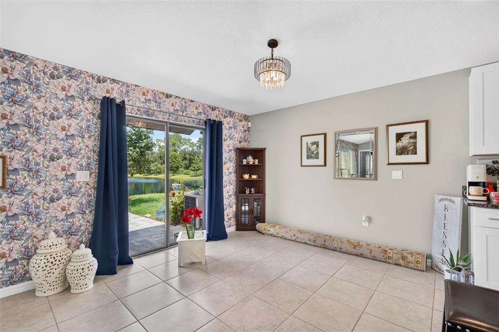 En Venta: $379,000 (4 camas, 2 baños, 1935 Pies cuadrados)