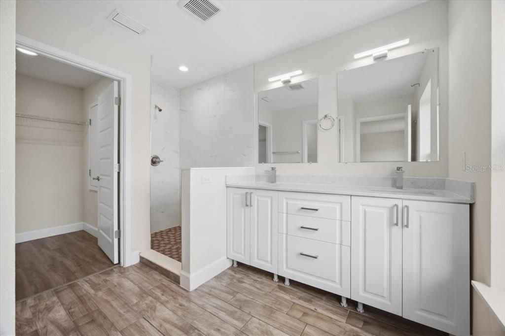 En Venta: $325,000 (4 camas, 2 baños, 1734 Pies cuadrados)