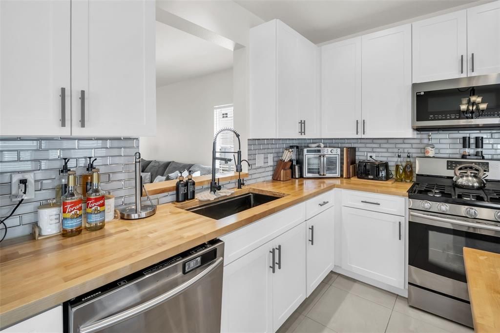 На продажу: $450,000 (4 спален, 2 ванн, 2151 Квадратных фут)