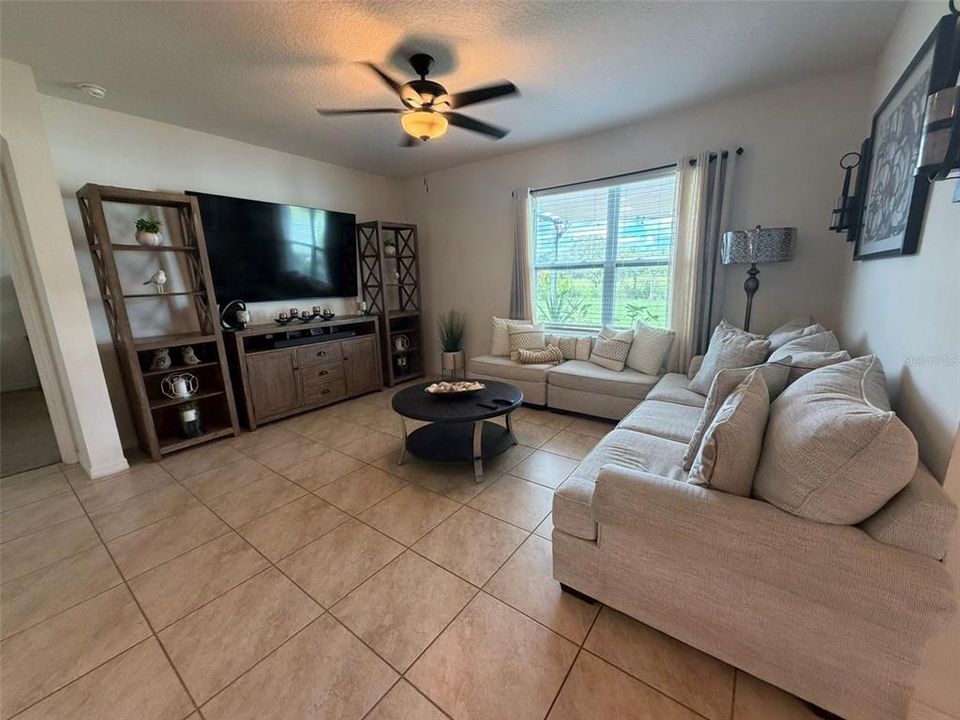 For Sale: $395,000 (4 beds, 2 baths, 1828 Square Feet)