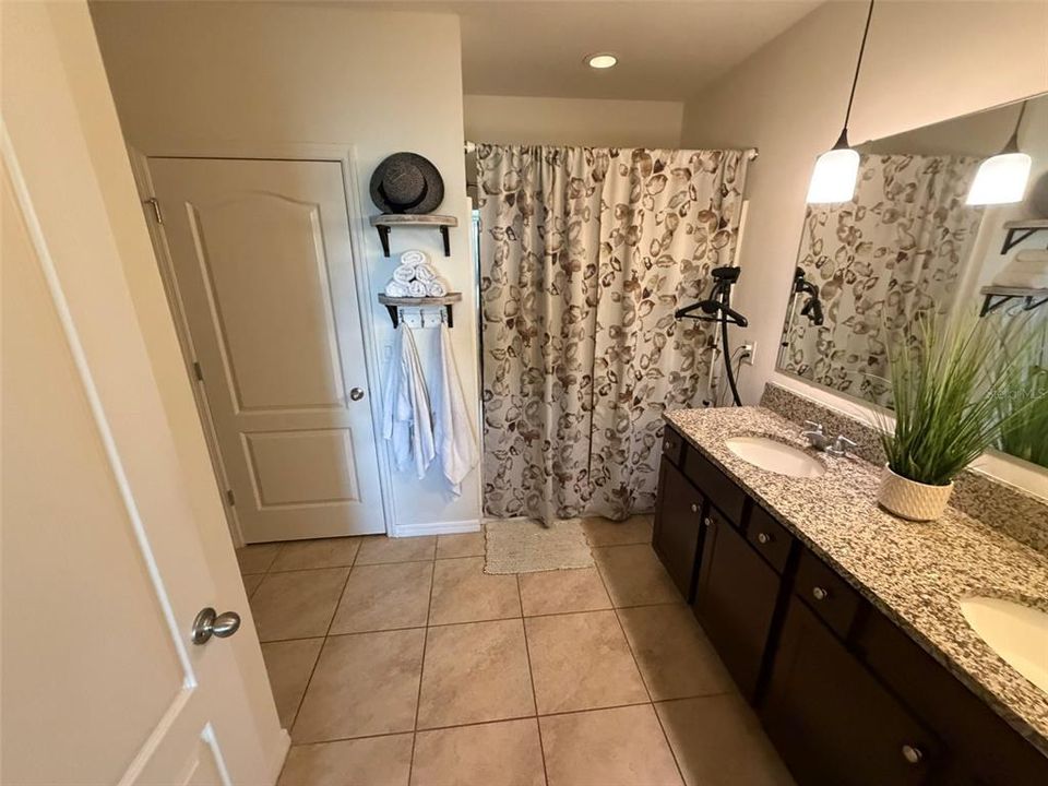 For Sale: $395,000 (4 beds, 2 baths, 1828 Square Feet)