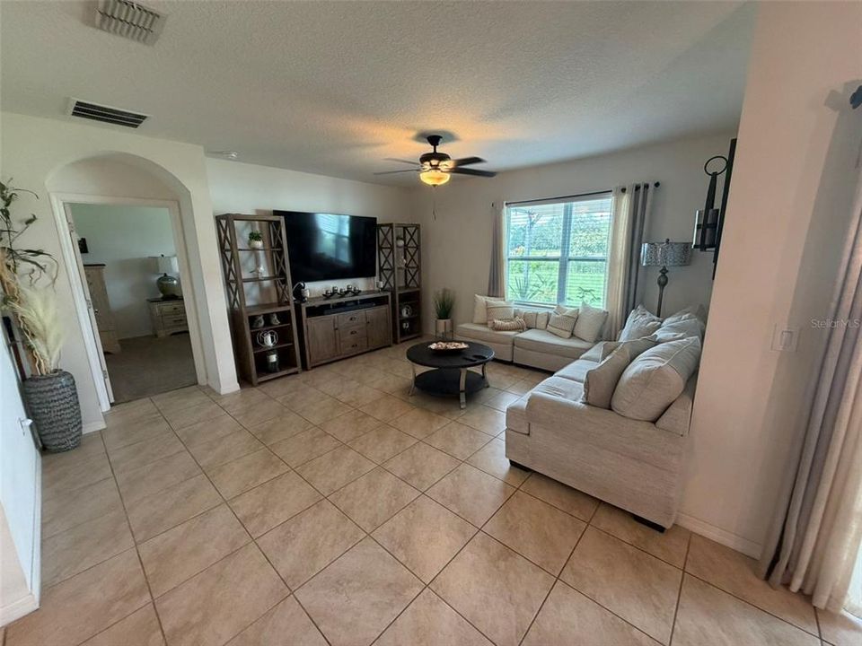 For Sale: $395,000 (4 beds, 2 baths, 1828 Square Feet)