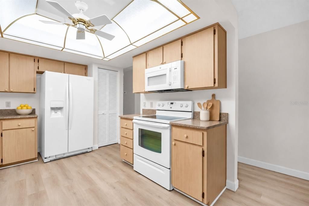 На продажу: $469,900 (3 спален, 2 ванн, 2014 Квадратных фут)