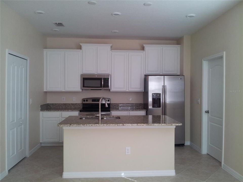 For Rent: $2,650 (3 beds, 2 baths, 1748 Square Feet)