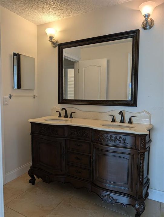 For Sale: $375,000 (2 beds, 2 baths, 1794 Square Feet)