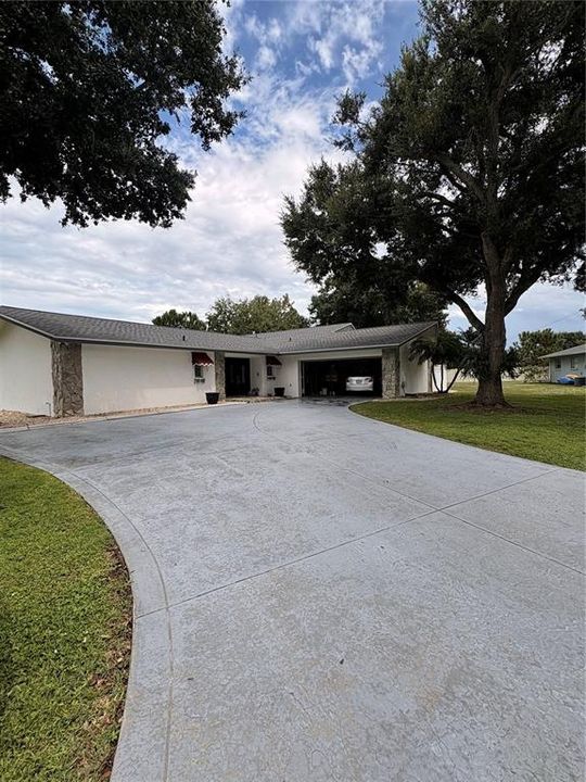 For Sale: $499,000 (3 beds, 3 baths, 2367 Square Feet)