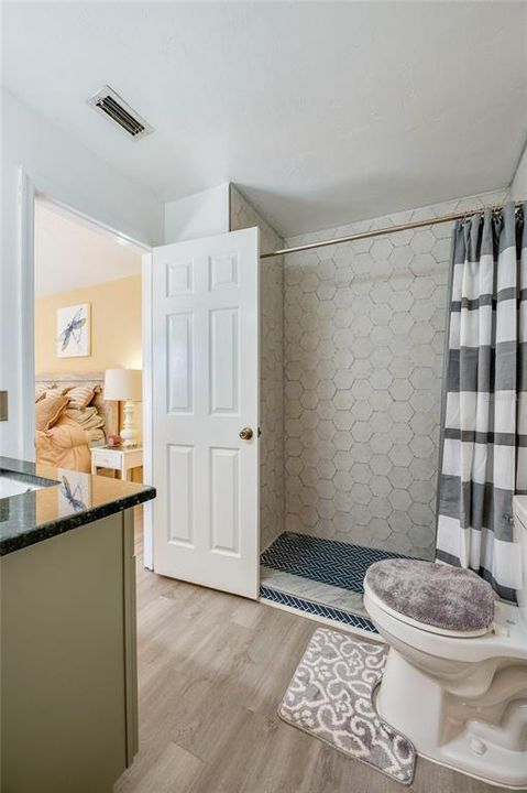 For Sale: $175,000 (2 beds, 1 baths, 1242 Square Feet)