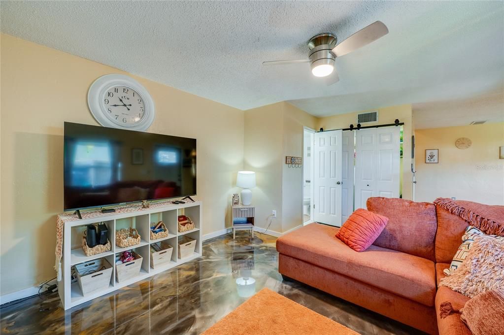 For Sale: $175,000 (2 beds, 1 baths, 1242 Square Feet)