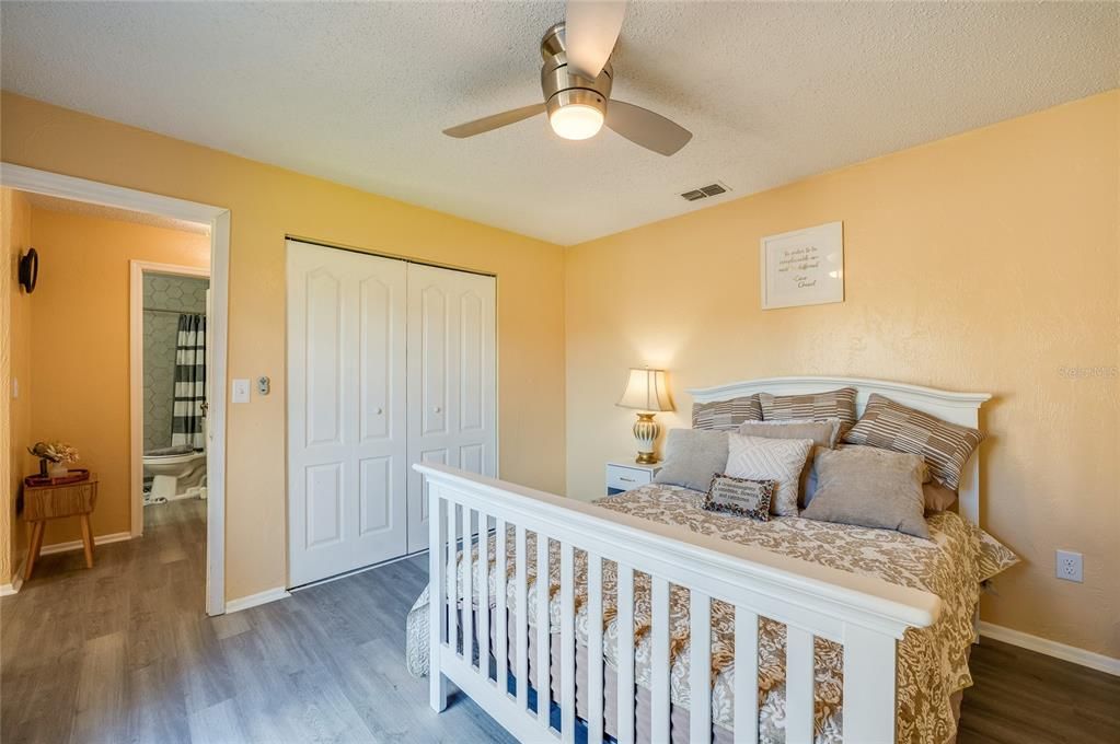 For Sale: $175,000 (2 beds, 1 baths, 1242 Square Feet)
