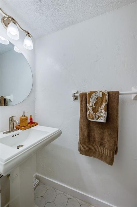 For Sale: $175,000 (2 beds, 1 baths, 1242 Square Feet)