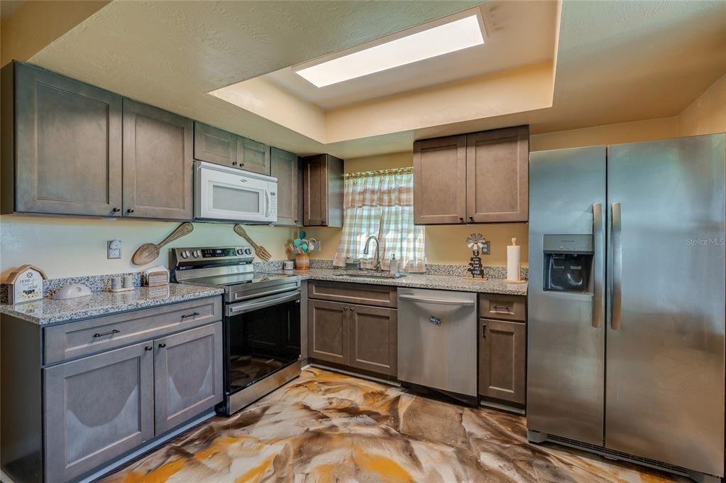 For Sale: $175,000 (2 beds, 1 baths, 1242 Square Feet)