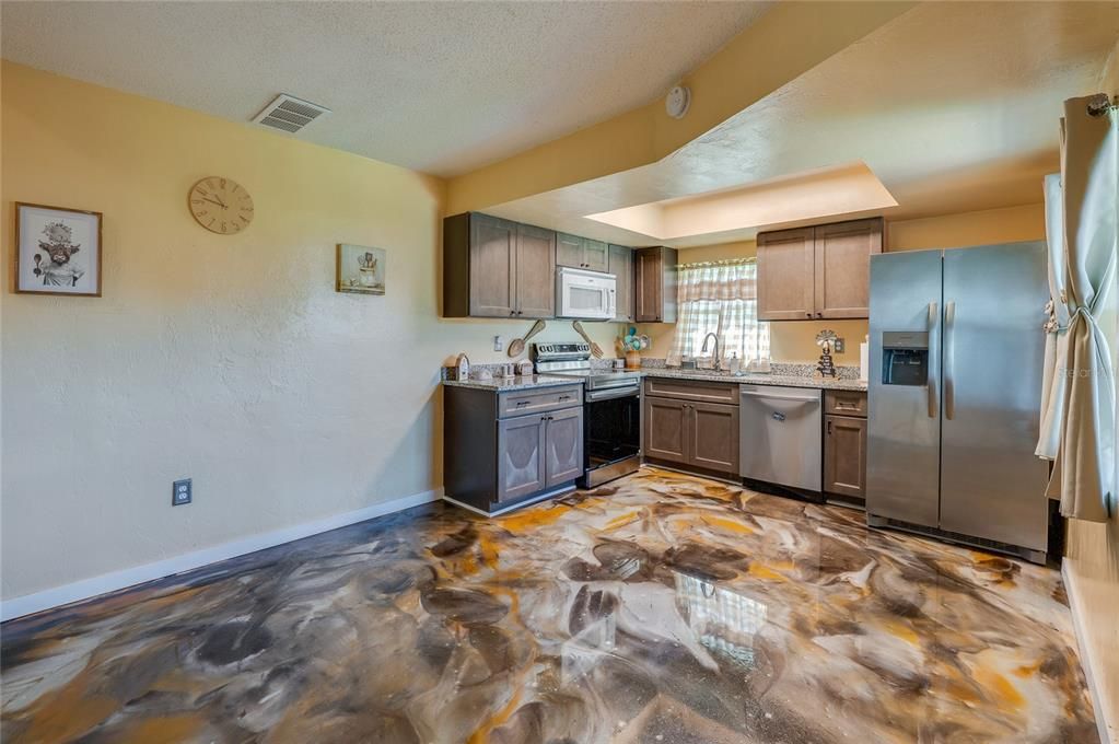 For Sale: $175,000 (2 beds, 1 baths, 1242 Square Feet)