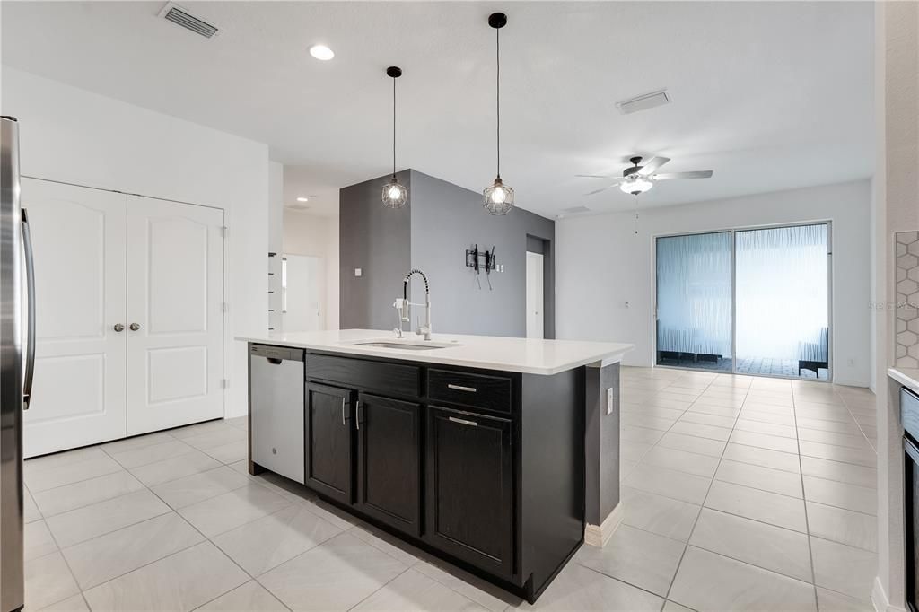 For Sale: $345,000 (3 beds, 2 baths, 1717 Square Feet)