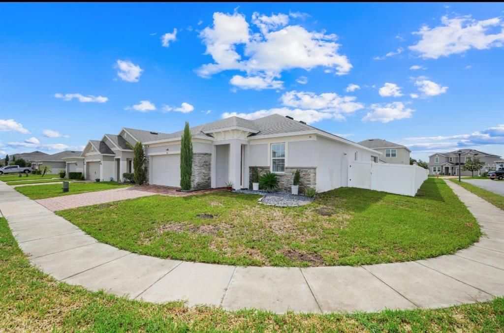 For Sale: $345,000 (3 beds, 2 baths, 1717 Square Feet)