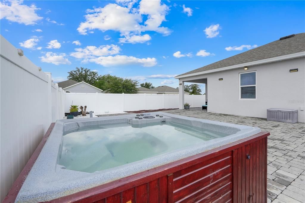 For Sale: $345,000 (3 beds, 2 baths, 1717 Square Feet)