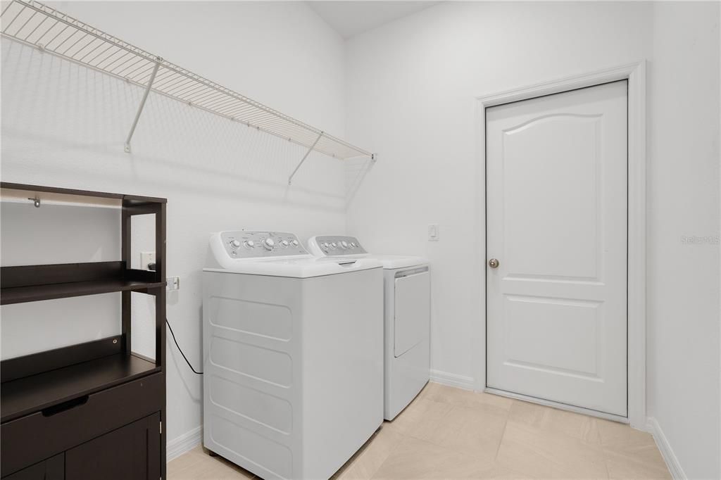For Sale: $345,000 (3 beds, 2 baths, 1717 Square Feet)