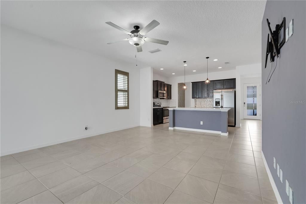 For Sale: $345,000 (3 beds, 2 baths, 1717 Square Feet)